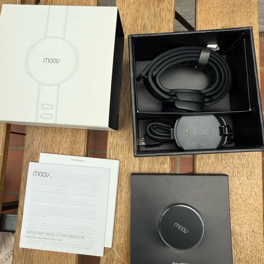 NEW IN BOX MOOV PERSONAL FITNESS TRAINER TRACKER FIRST EDITION BLACK BACKER NIB